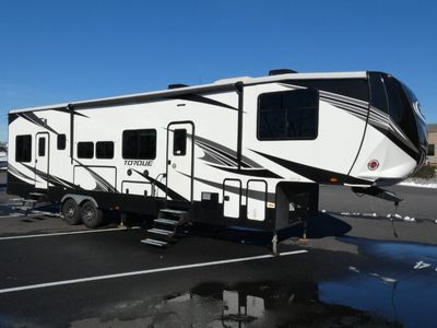 2019 HEARTLAND TQ 371 — front three-quarter view