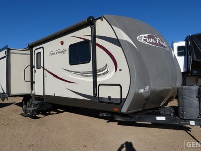 2013 CRUISER 267RES — front three-quarter view