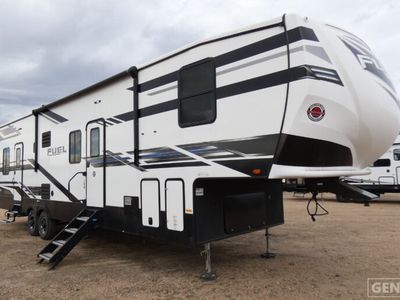 2020 HEARTLAND 335 — front three-quarter view