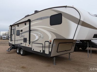2016 KEYSTONE M-26RLS — front three-quarter view