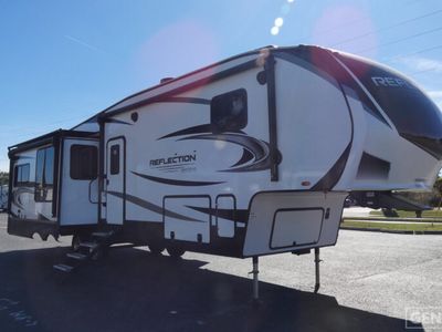 2022 GRAND DESIGN 337RLS — front three-quarter view