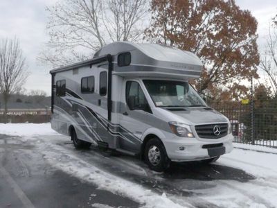 2016 WINNEBAGO 24V — front three-quarter view