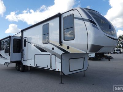2022 ALLIANCE 340RL — front three-quarter view
