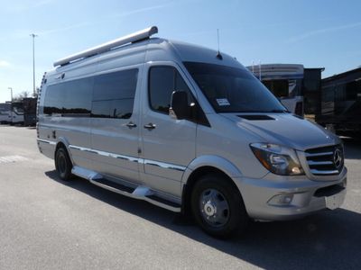 2015 WINNEBAGO 70C — front three-quarter view