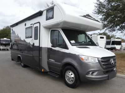 2025 DYNAMAX 24FW — front three-quarter view
