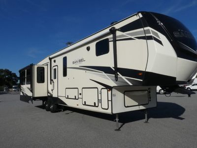 2022 Prime Time 3902WB — front three-quarter view
