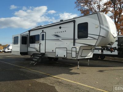 2024 KEYSTONE 320RDS — front three-quarter view