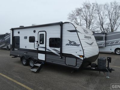 2022 JAYCO 212QBW — front three-quarter view