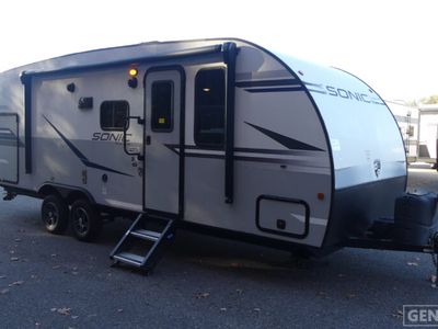 2021 VENTURE RV SN211VDB — front three-quarter view