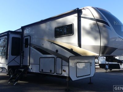 2021 ALLIANCE 310RL — front three-quarter view