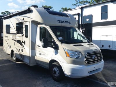 2017 THOR 23TK — front three-quarter view