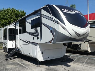 2022 GRAND DESIGN 390RK — front three-quarter view