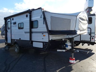 2018 VIKING 16RBD — front three-quarter view