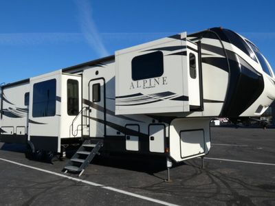 2019 KEYSTONE 3701FL — front three-quarter view