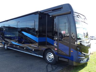 2026 FLEETWOOD 40G — front three-quarter view
