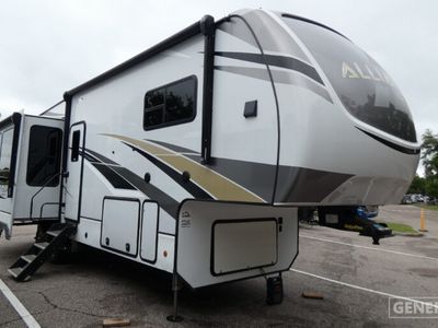 2021 ALLIANCE 310RL — front three-quarter view