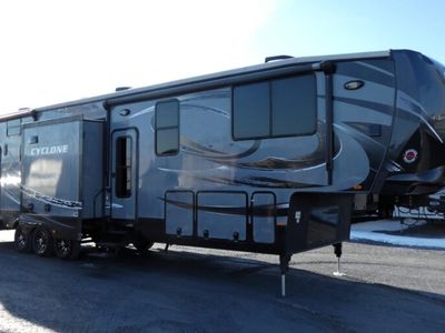 2016 HEARTLAND 4100 King — front three-quarter view