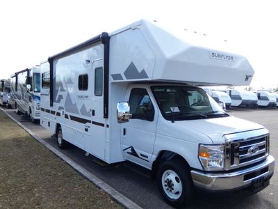2027 WINNEBAGO 324GG — front three-quarter view