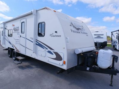 2012 COACHMEN 260BL — front three-quarter view