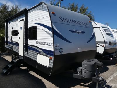2021 KEYSTONE 202RD — front three-quarter view