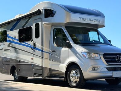 2024 THOR 24XL — front three-quarter view