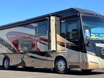 2014 Itasca 36M — front three-quarter view