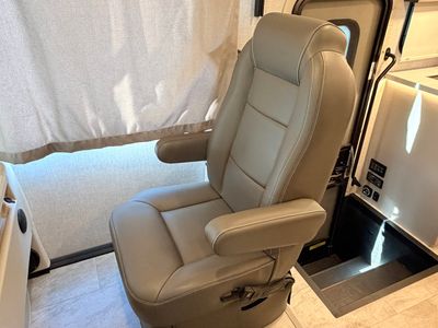 2025 Thor Motor Coach Windsport - Photo 12