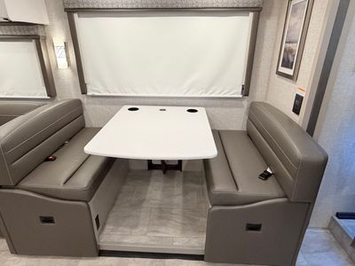 2025 Thor Motor Coach Windsport - Photo 15