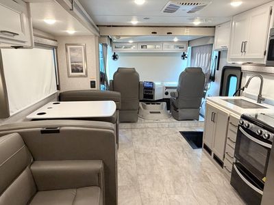 2025 Thor Motor Coach Windsport - Photo 6