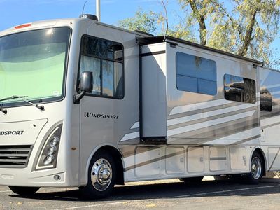 2025 Thor Motor Coach Windsport - Photo 2