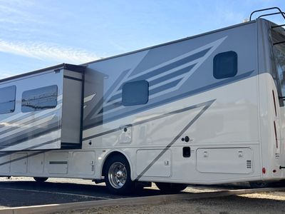 2025 Thor Motor Coach Windsport - Photo 3