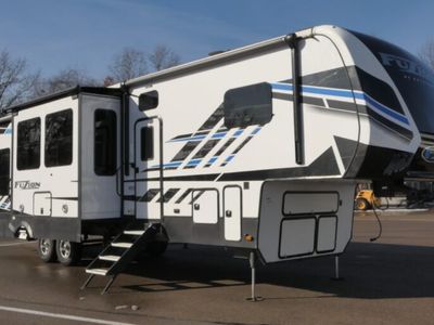 2023 KEYSTONE 373 — front three-quarter view