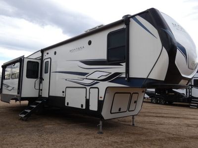 2023 KEYSTONE 331RL — front three-quarter view