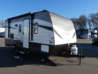 2021 KEYSTONE 176BH — front three-quarter view