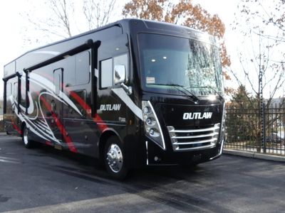 2022 THOR 38KB — front three-quarter view