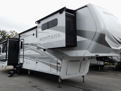 2022 KEYSTONE 3781RL — front three-quarter view