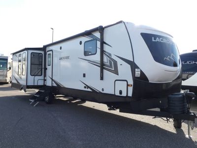 2024 PRIME TIME 3411RK — front three-quarter view