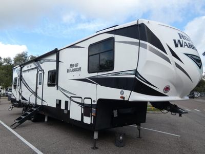 2019 HEARTLAND 4275 — front three-quarter view