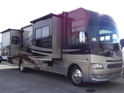 2010 WINNEBAGO 35P — front three-quarter view
