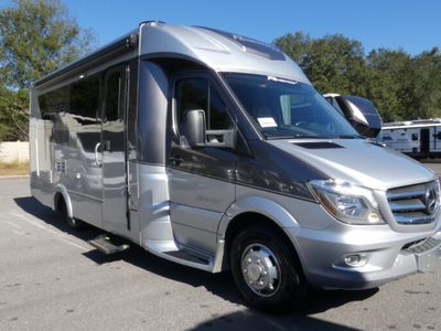 2019 REGENCY 25MB — front three-quarter view