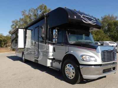 2015 DYNAMAX 37FBH — front three-quarter view
