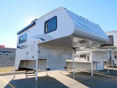 2023 ADVENTURER 86FB — front three-quarter view