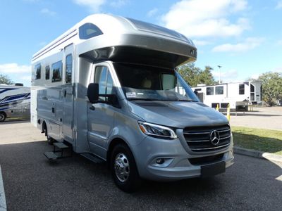 2026 WINNEBAGO 24R — front three-quarter view
