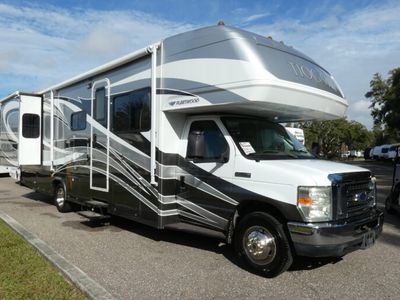 2008 FLEETWOOD 31M — front three-quarter view