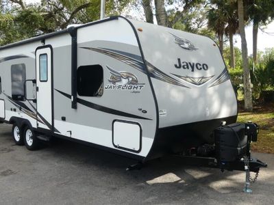 2019 JAYCO 26BH — front three-quarter view
