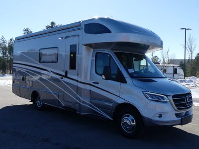 2021 WINNEBAGO 24D — front three-quarter view