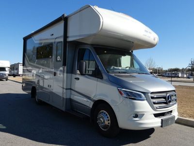 2025 WINNEBAGO 24P — front three-quarter view