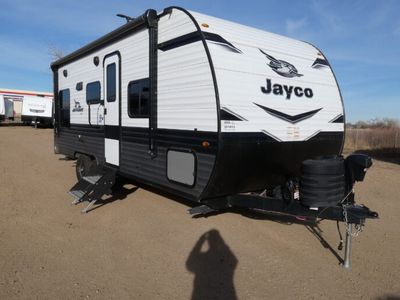 2024 JAYCO 210QBW — front three-quarter view