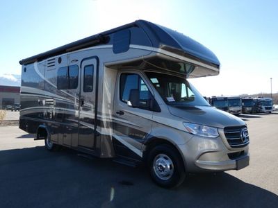 2020 DYNAMAX 24FW — front three-quarter view