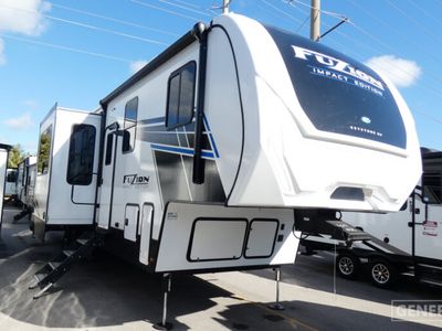 2025 KEYSTONE 367 — front three-quarter view